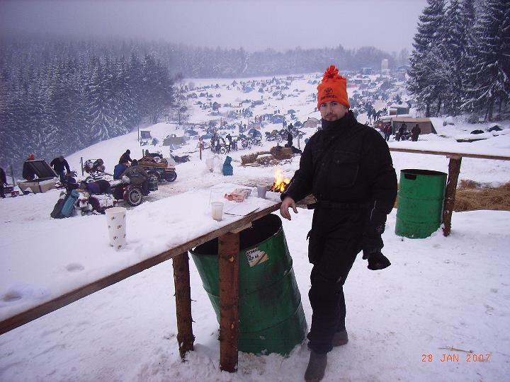 160_IMAG0068 Hinten viele Zelte