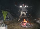 Zu fortgeschrittener Stunde: Feuerspringen. Nur für ganz Verwegene.